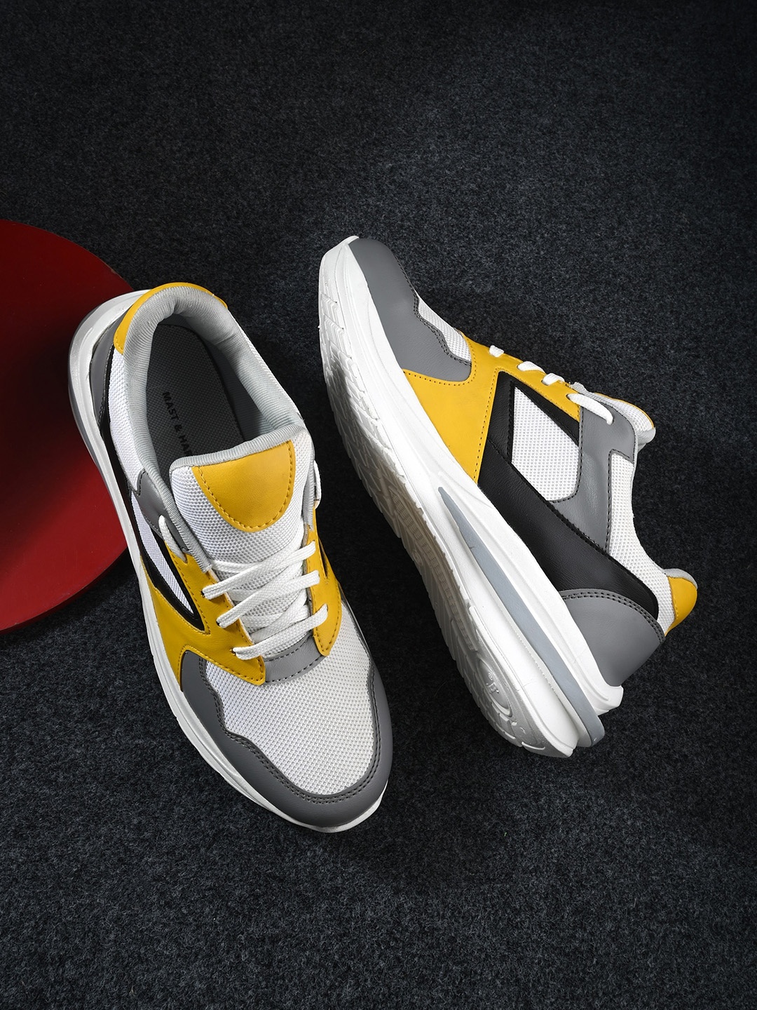 

Mast & Harbour Men Grey & White Colourblocked Lightweight Sneakers