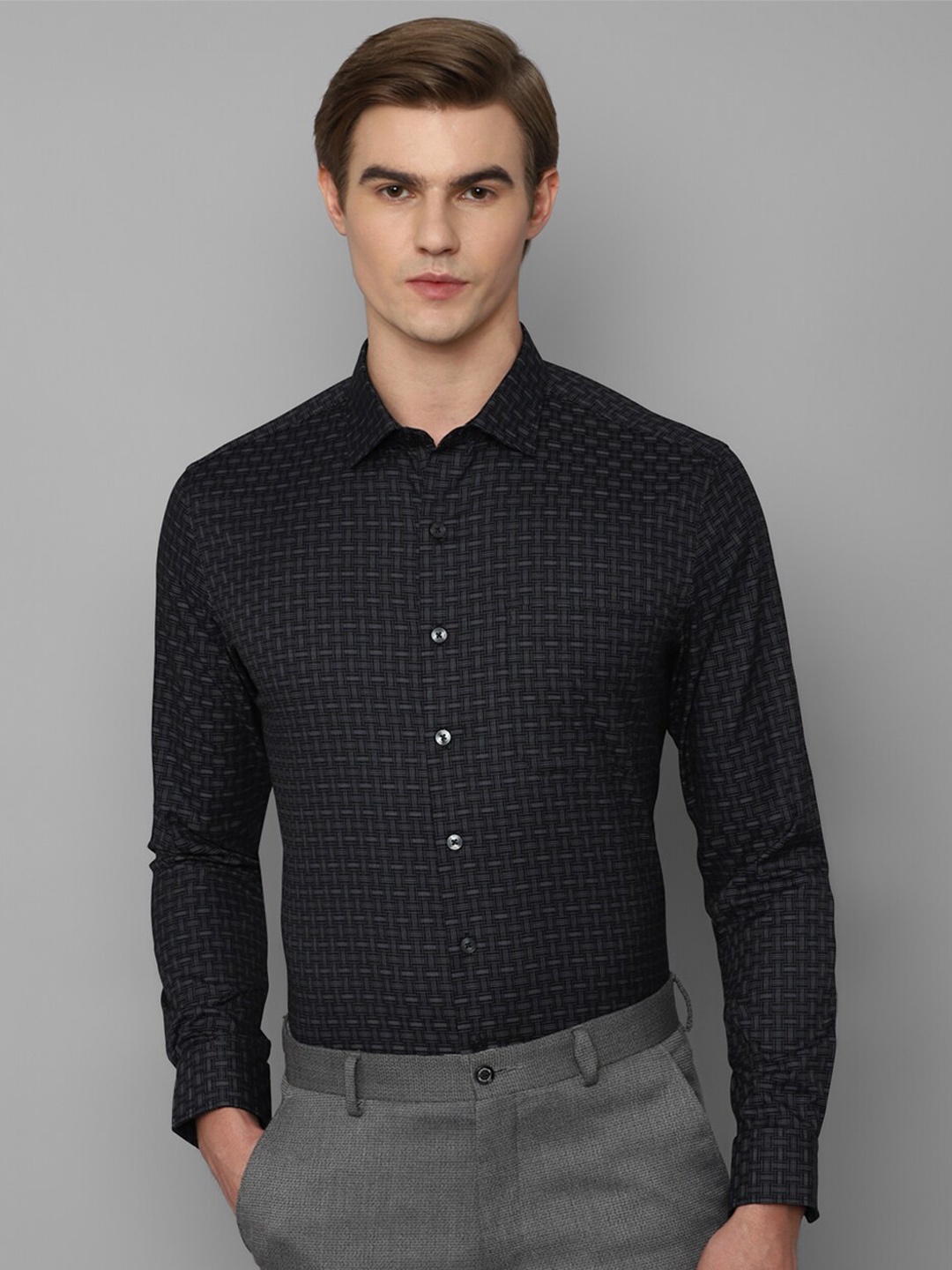 

Louis Philippe Slim Fit Geometric Printed Formal Shirt, Navy blue