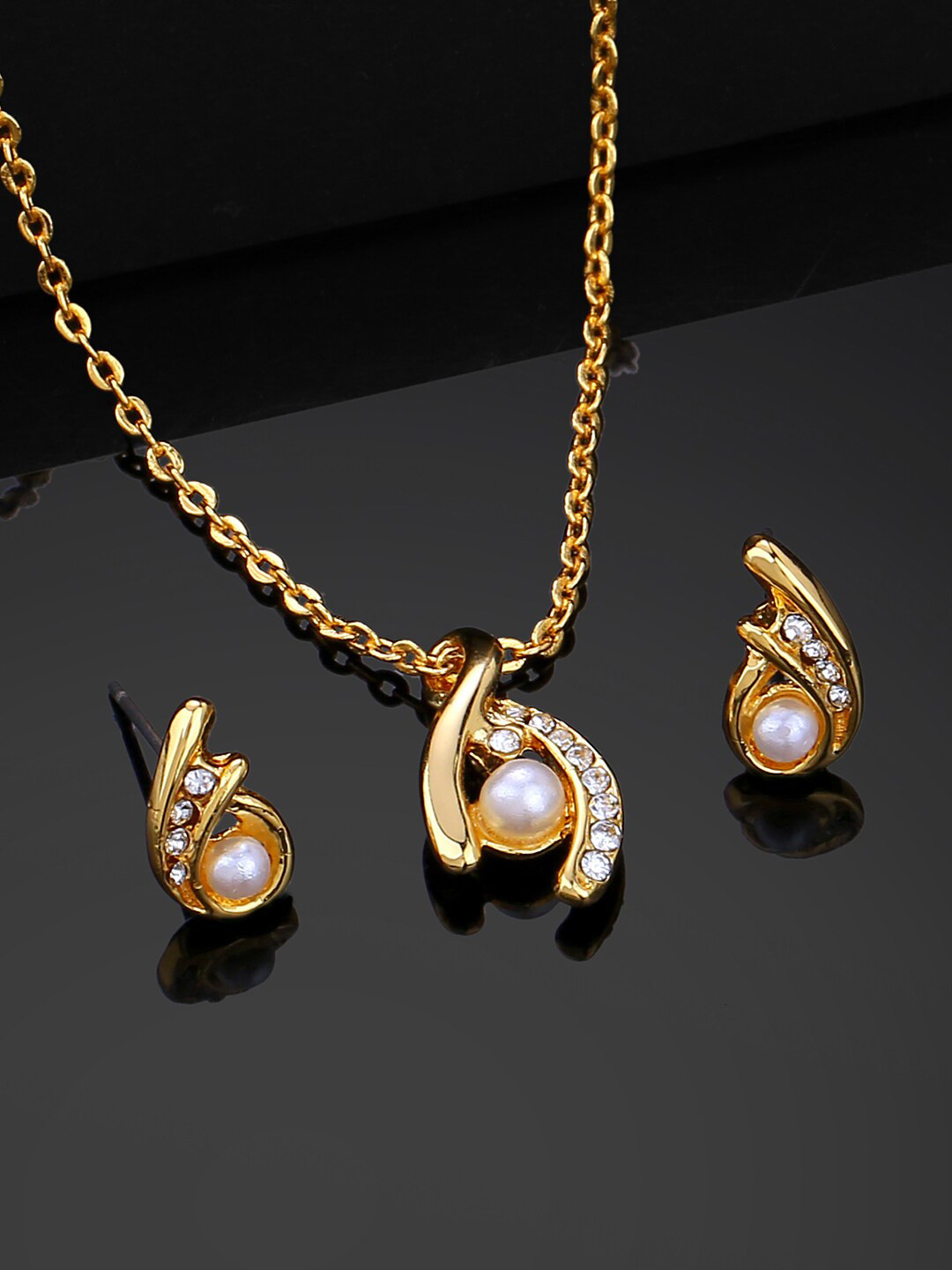 

Estele Gold-Plated CZ Stone Studded Pearl Beaded Pendant Jewellery Set