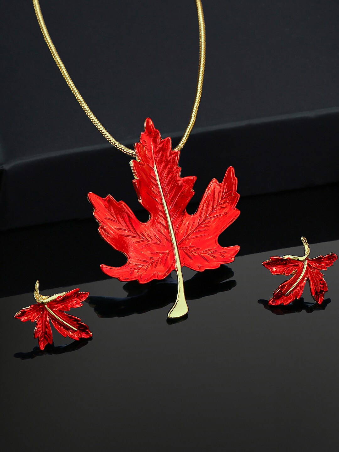 

Estele Gold Plated Leaf Designer Necklace Set