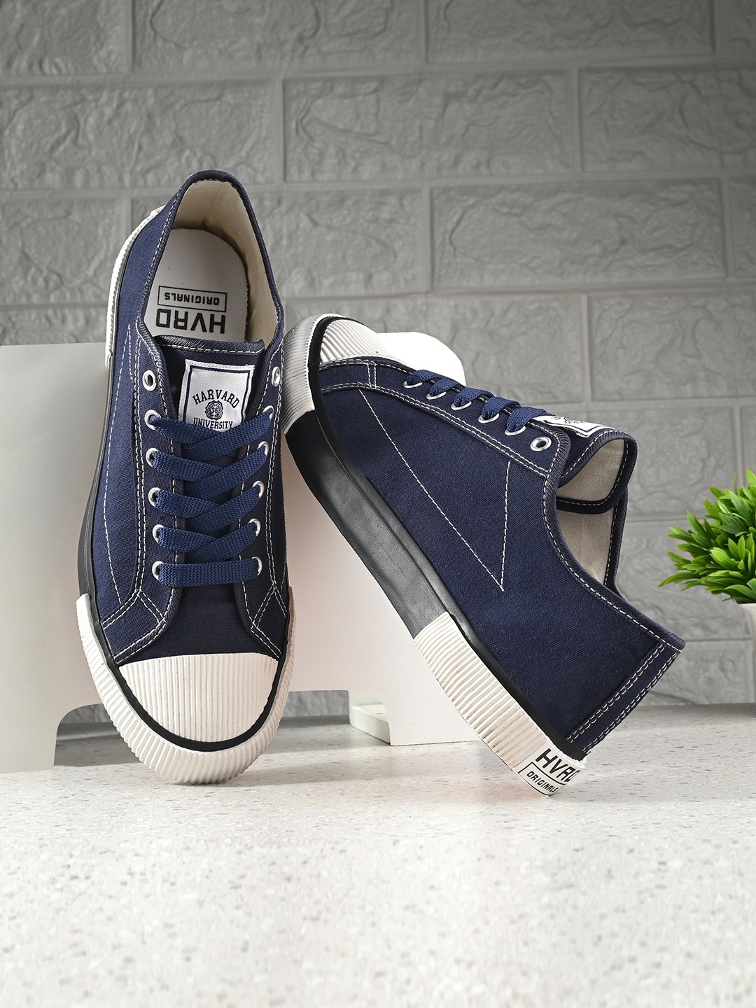 

Harvard Men Woven Design Sneakers, Navy blue