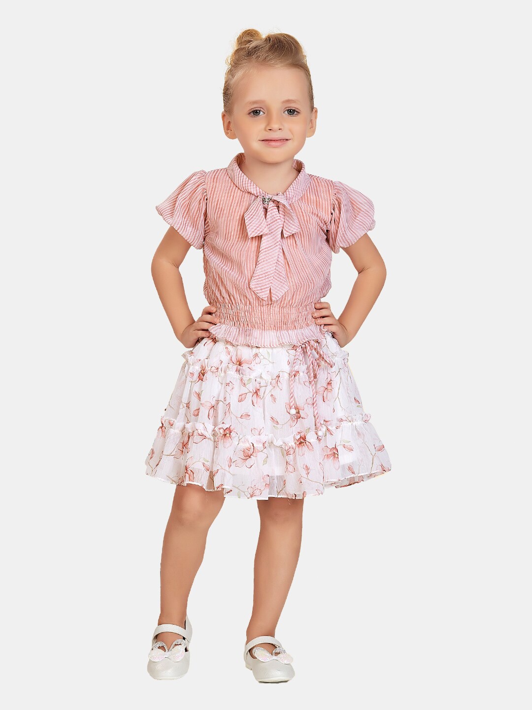 

Peppermint Girls Stripes Printed Tie-Up Neck Puff Sleeve Clothing Set, Peach