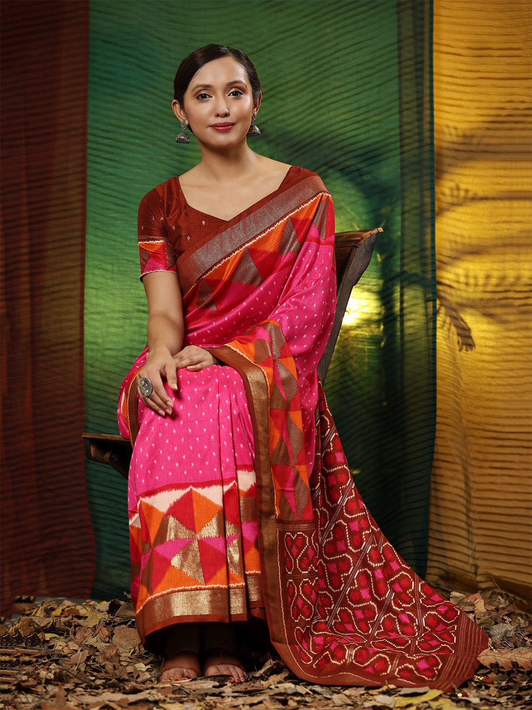 

Phenav Geometric Printed Zari Detailed Saree, Pink