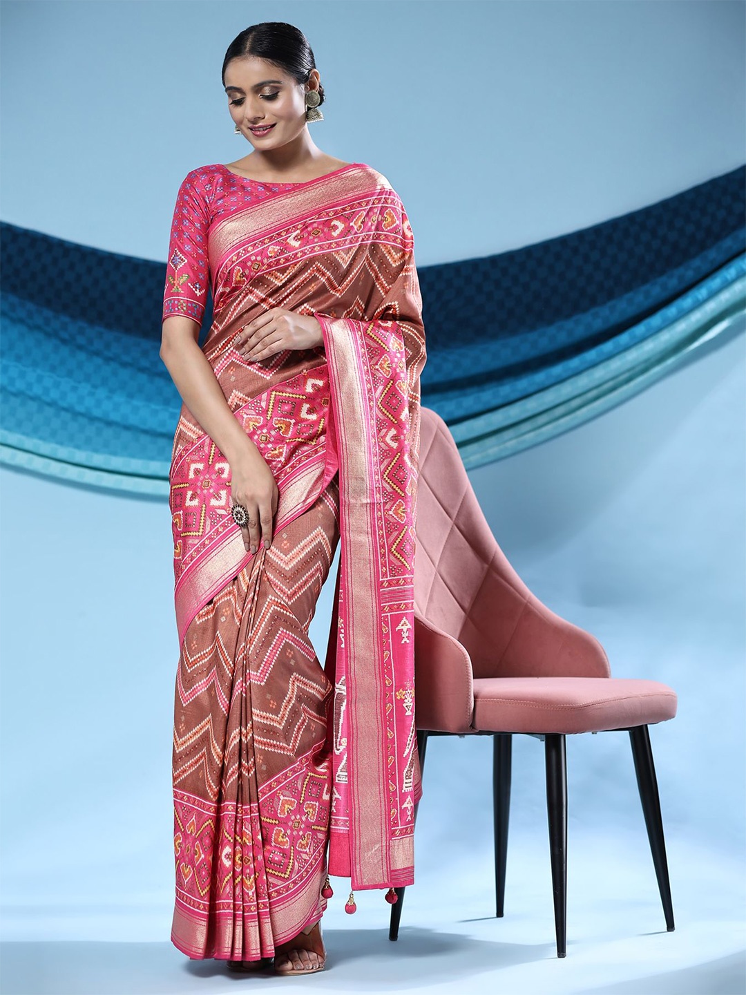

Phenav Ethnic Motifs Printed Zari Patola Saree, Brown
