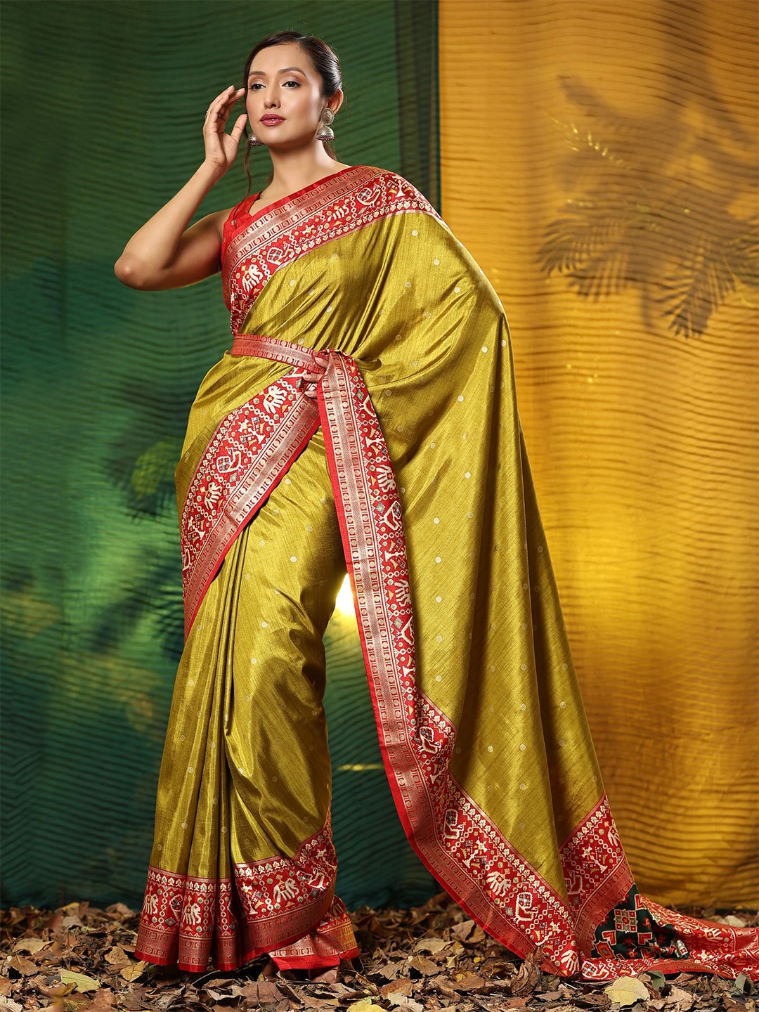 

Phenav Polka Dot Zari Silk Blend Patola Saree, Gold