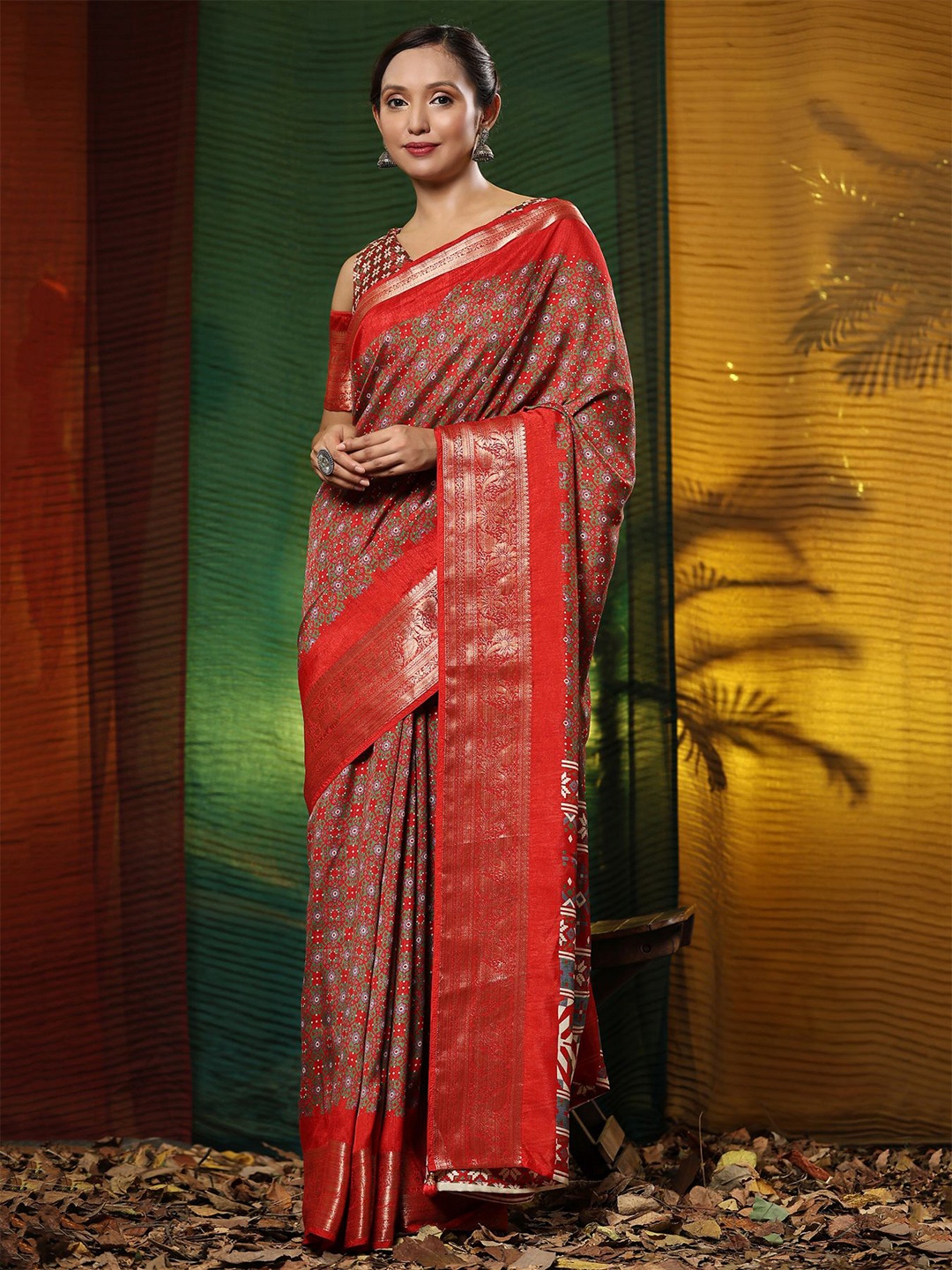 

Phenav Ethnic Motifs Zari Detailed Saree, Red