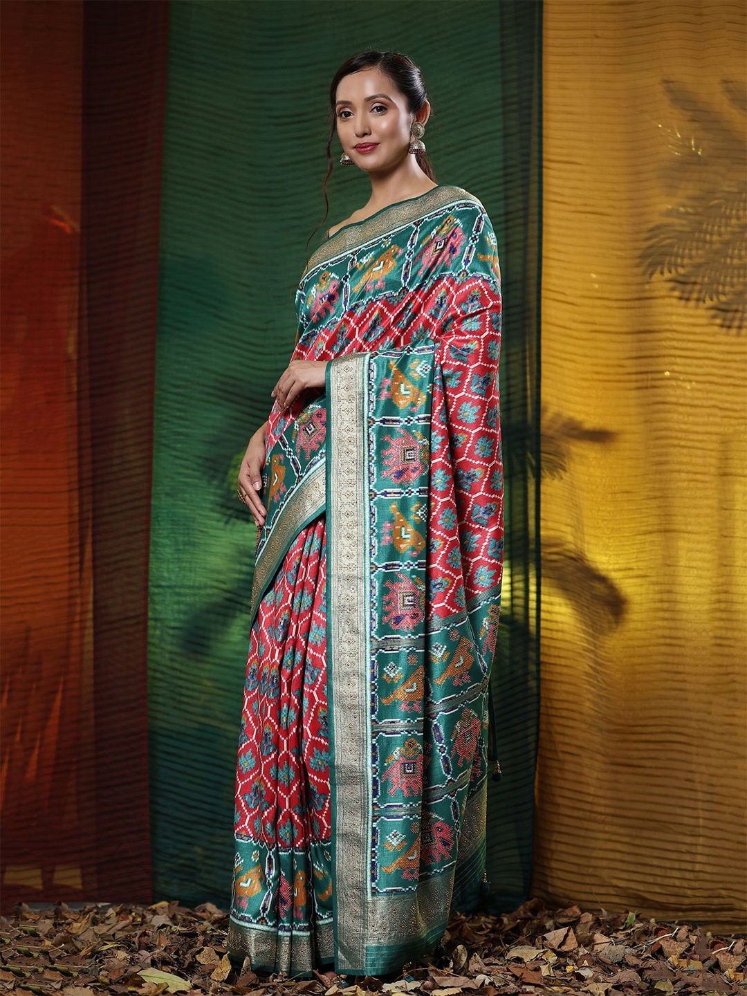 

Phenav Ethnic Motifs Zari Silk Blend Patola Saree, Red