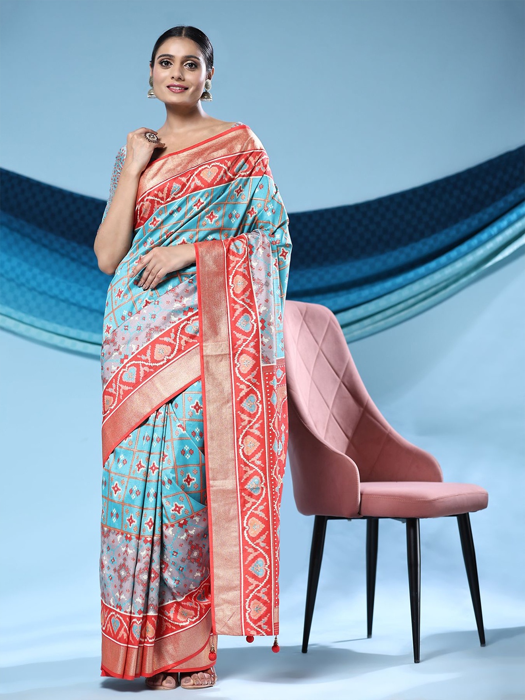 

Phenav Ethnic Motifs Printed Zari Patola Saree, Turquoise blue