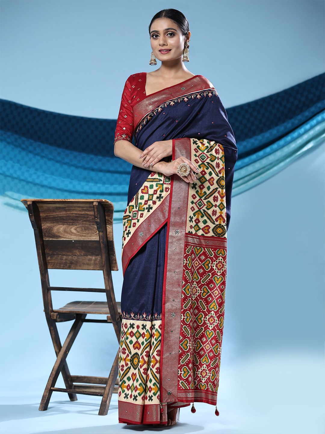 

Phenav Ethnic Motifs Zari Silk Blend Patola Saree, Navy blue