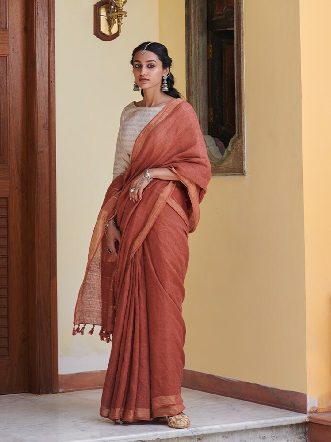 

Dressfolk Zari Detailed Pure Linen Saree, Brown