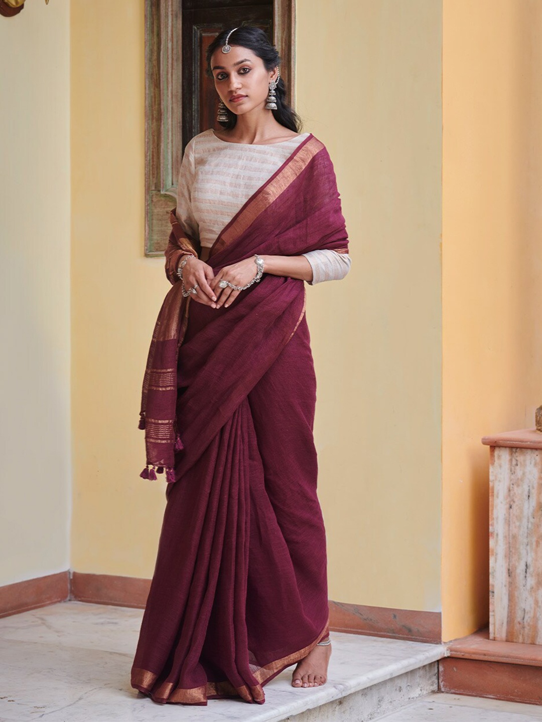 

Dressfolk Pure Linen Zari Saree, Maroon