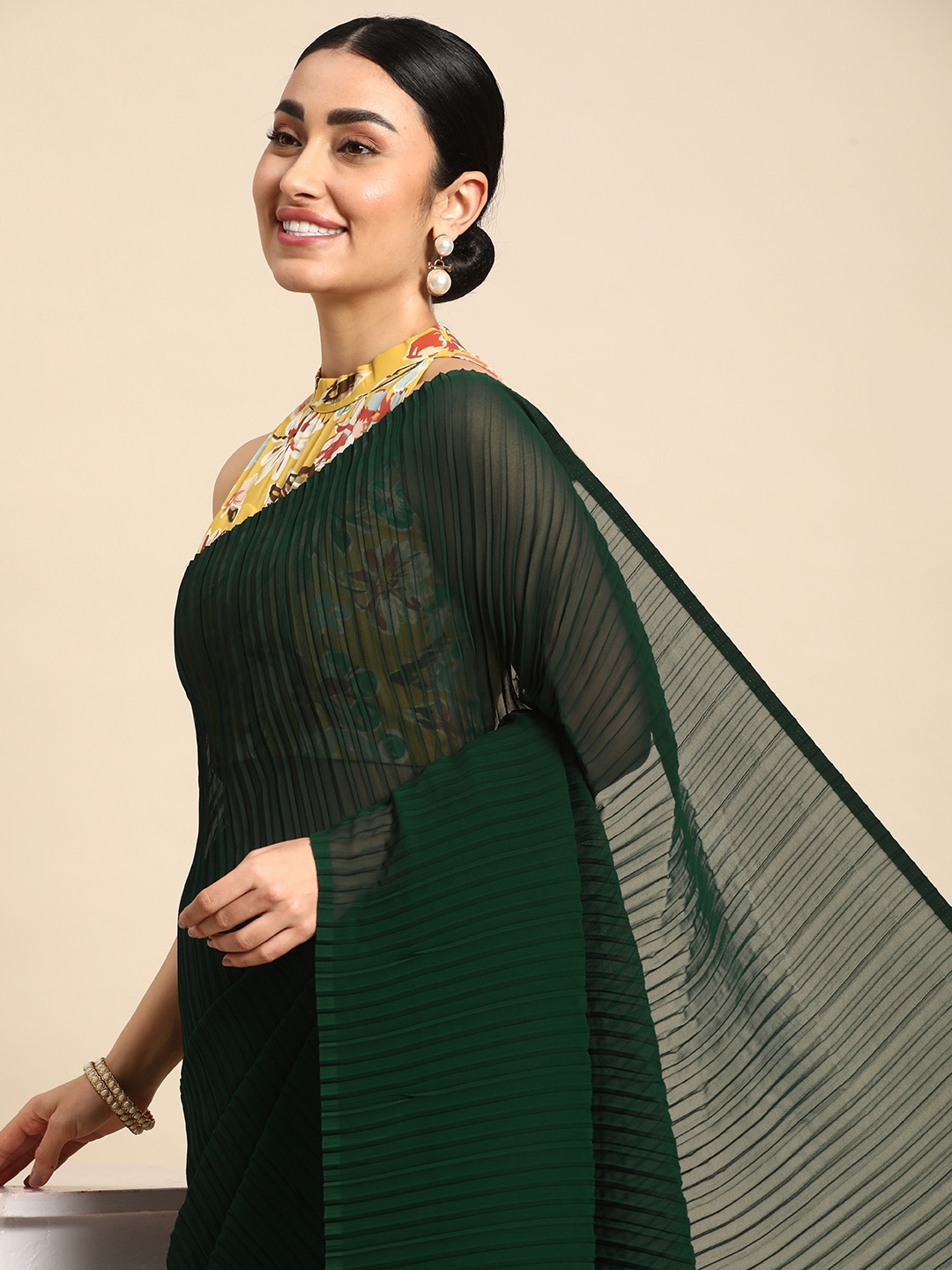 

Ethnovog Solid Georgette Saree, Green