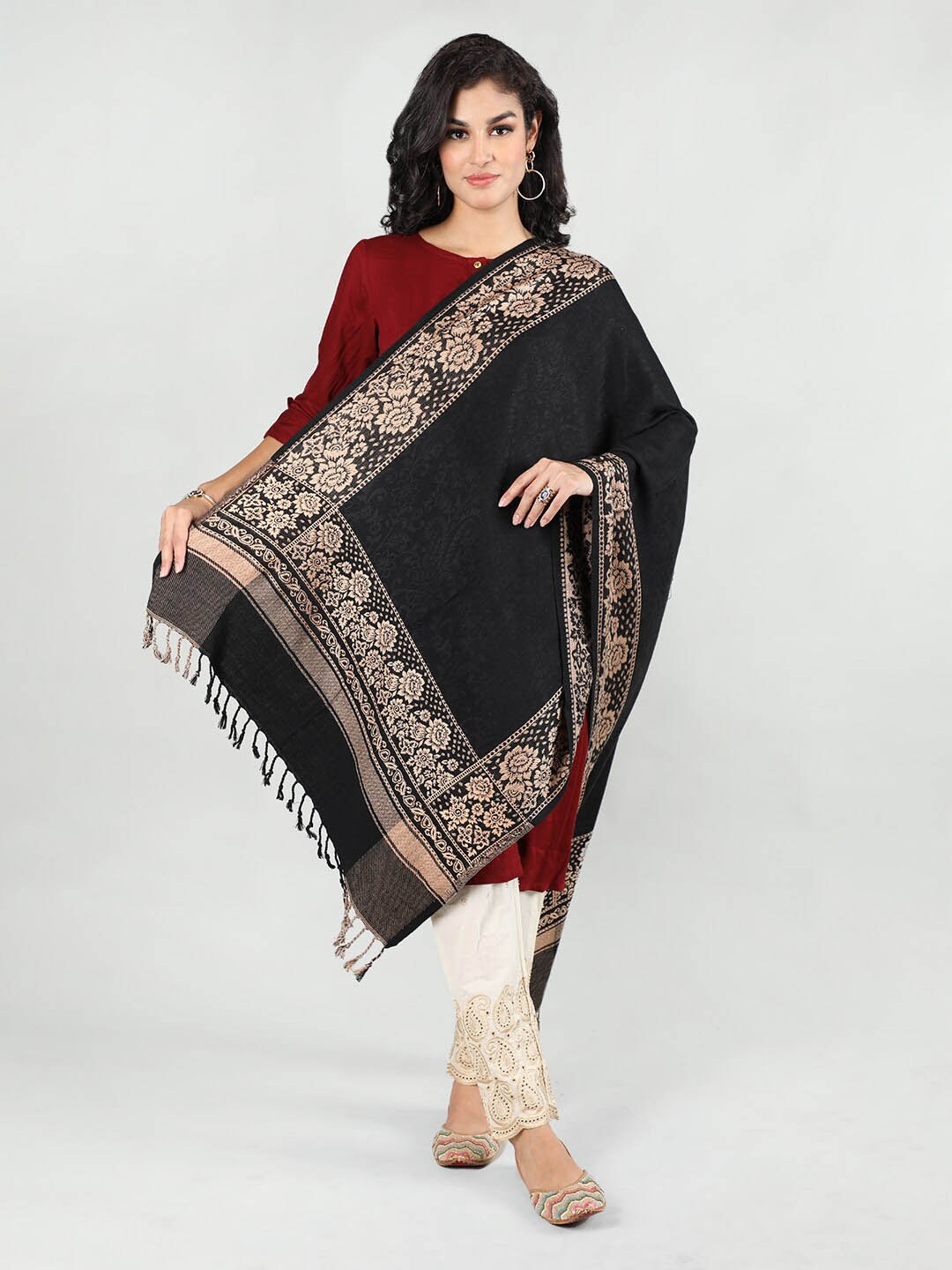 

HANG N HOLD Floral Woven Design Shawl, Black