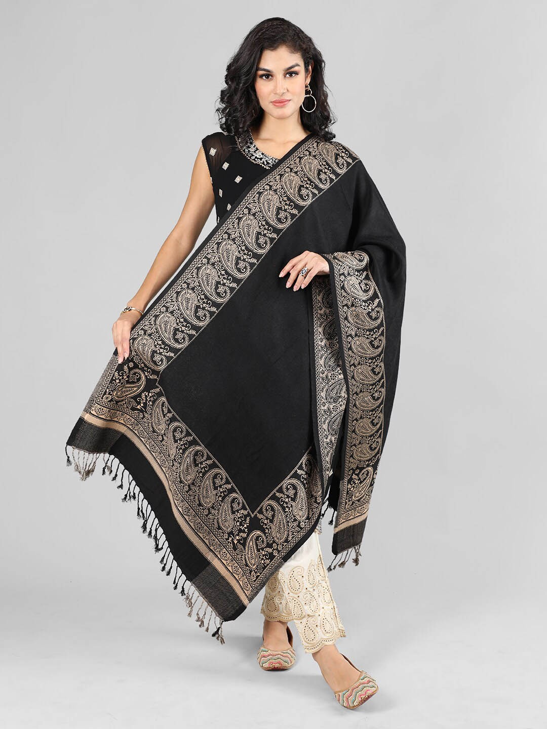 

HANG N HOLD Paisley Printed Shawl, Black