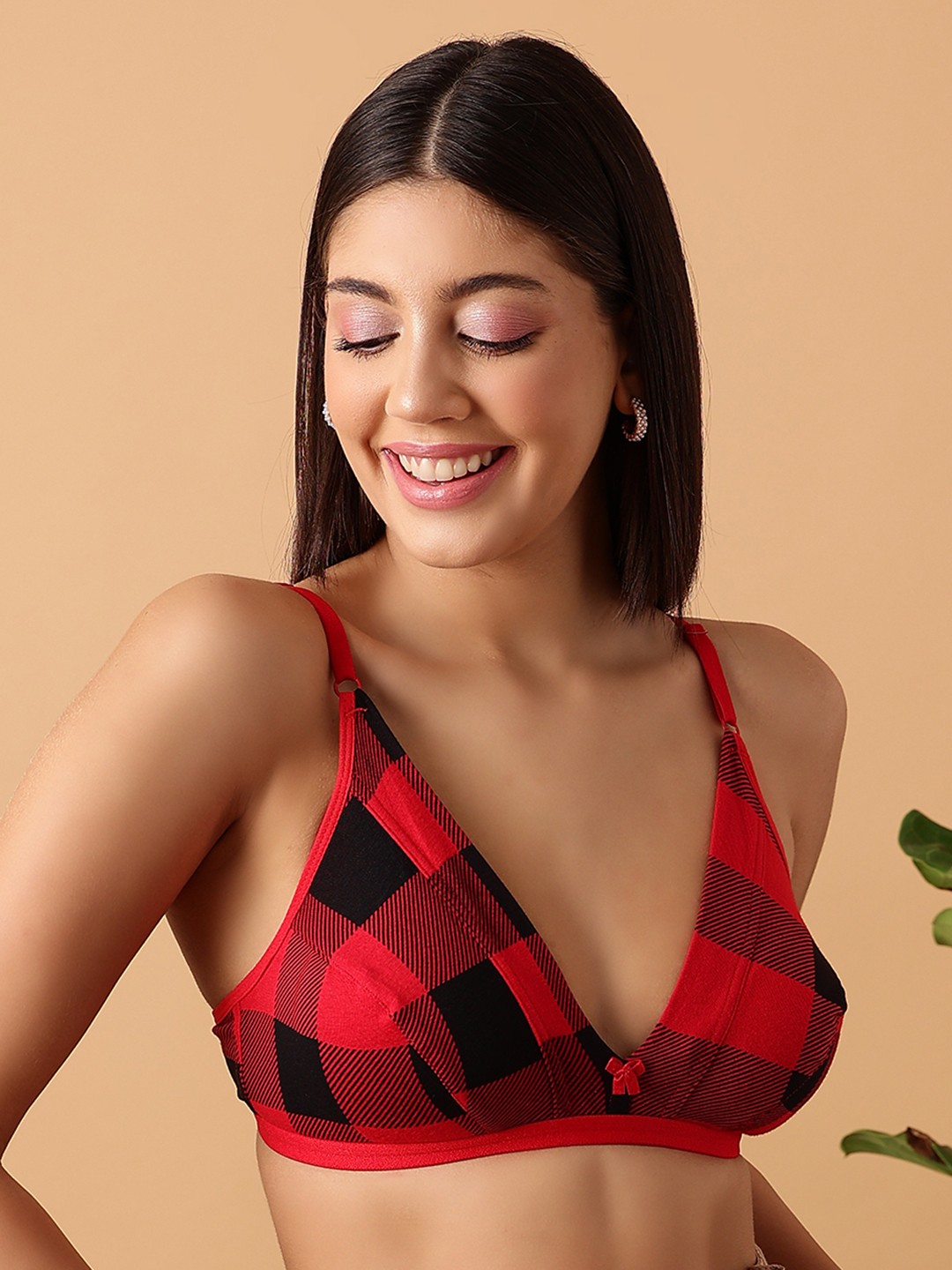 

Clovia Red & Black Checked Seamless Half Coverage Cotton Plunge Bra With All Day Comfort