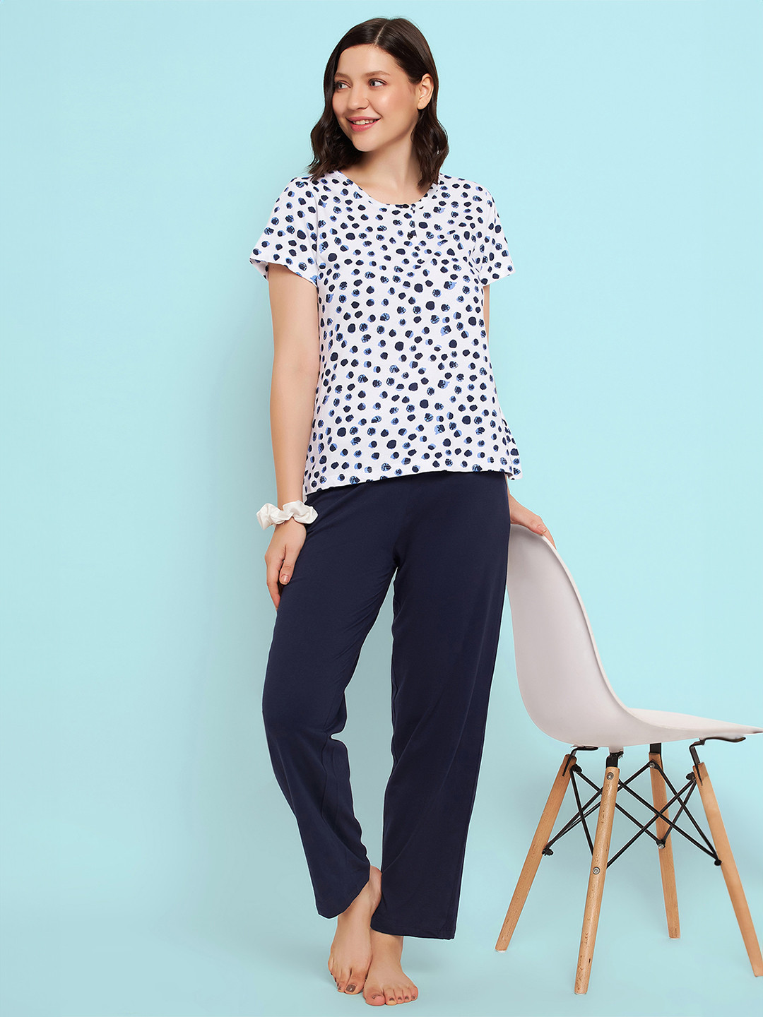 

Clovia Abstract Printed Round Neck Night suit, White