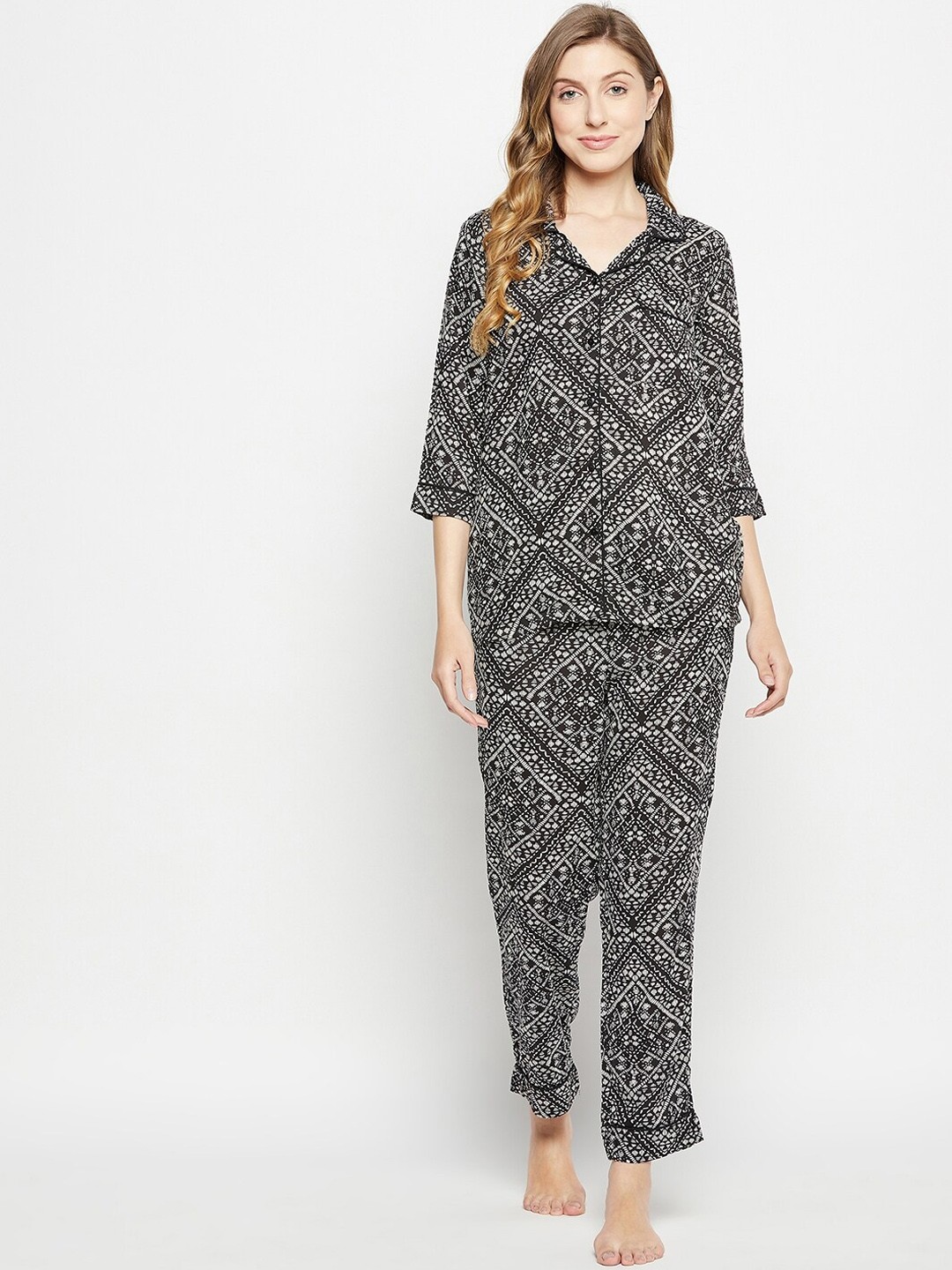 

Nuwah Geometric Printed Night Suit, Black