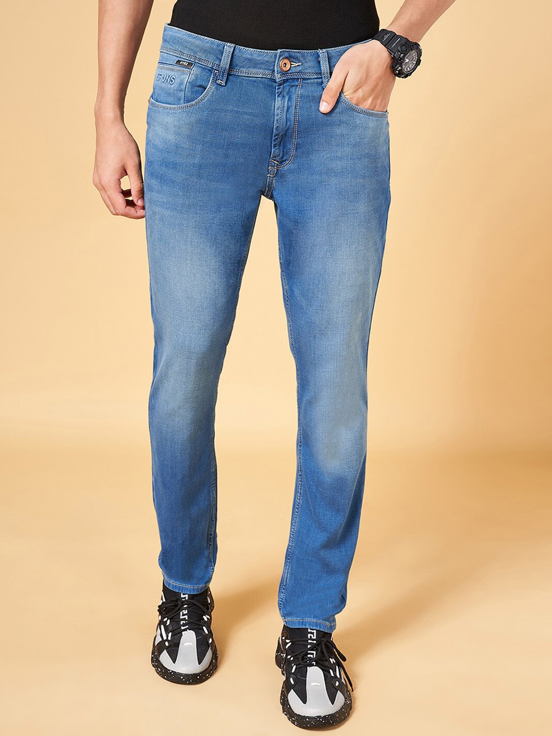 

SF JEANS by Pantaloons Men Slim Fit Whiskers & Chevrons Light Fade Cotton Jeans, Blue