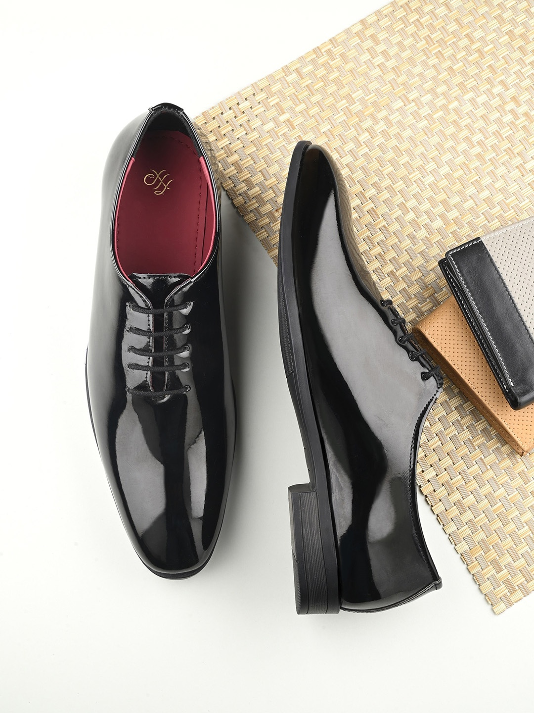 

House of Pataudi Men Leather Formal Oxfords, Black