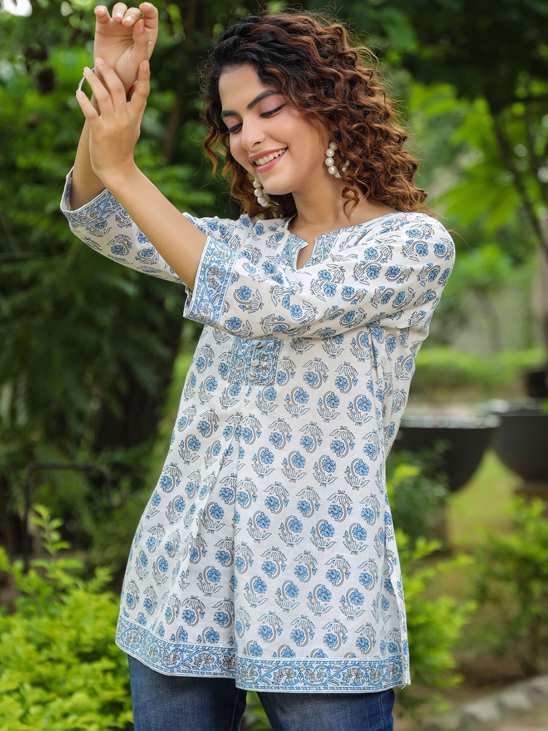 

Rain & Rainbow Floral Printed Pure Cotton Kurti, Off white