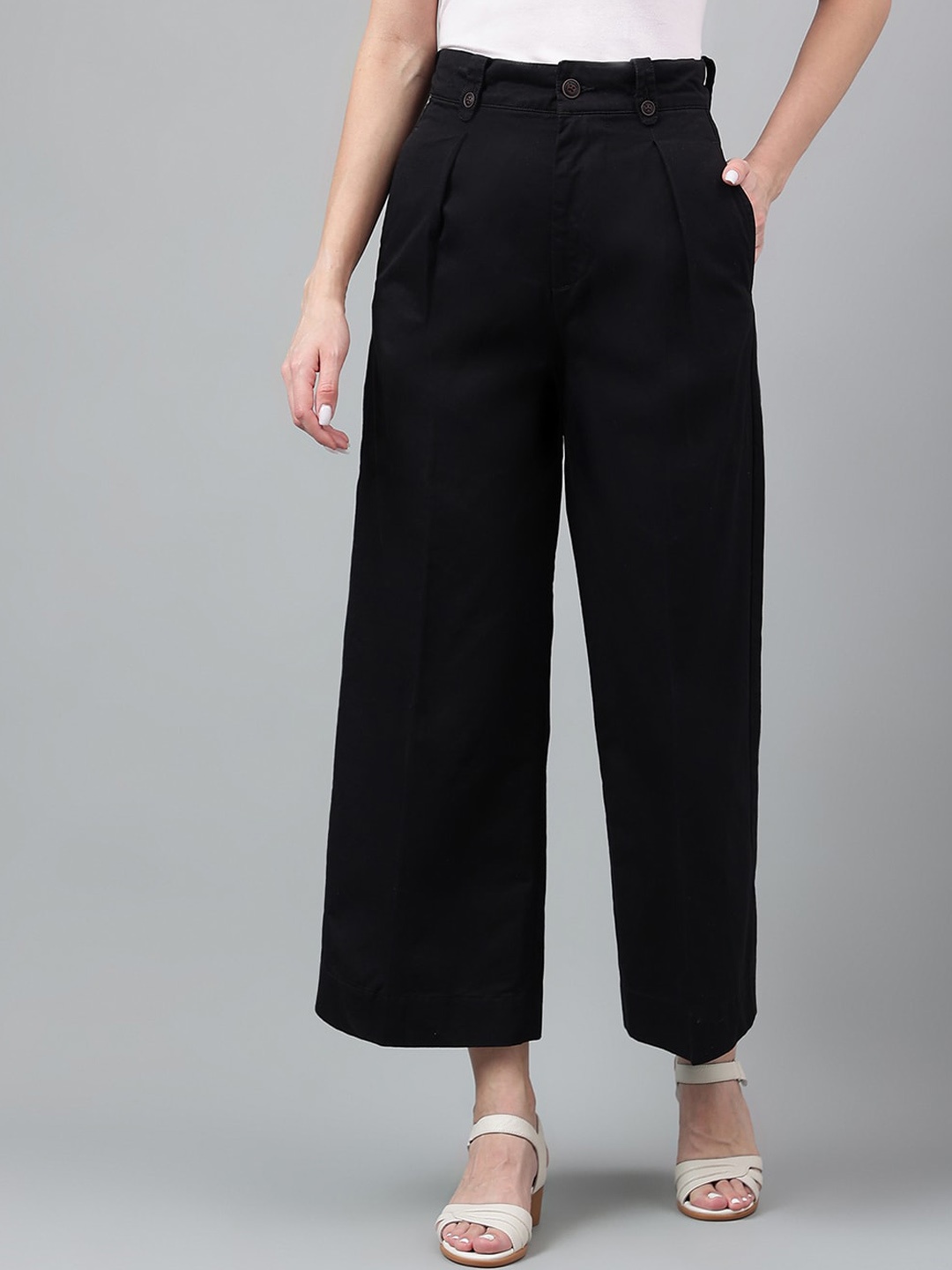 

Woods Women Black Low-Rise Pleated Trousers
