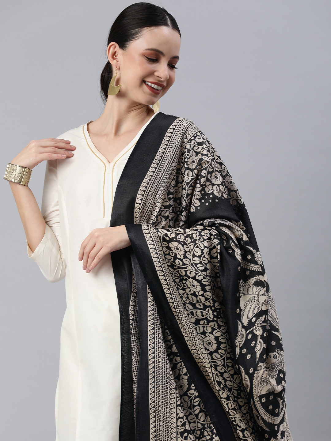 

Rani Saahiba Ethnic Motifs Printed Kalamkari Dupatta, Black