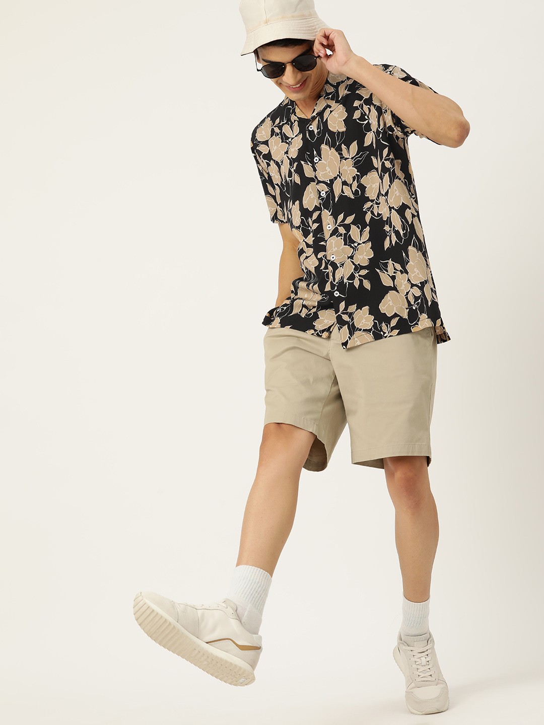 

Mast & Harbour Men Black Floral Printed Casual Shirt