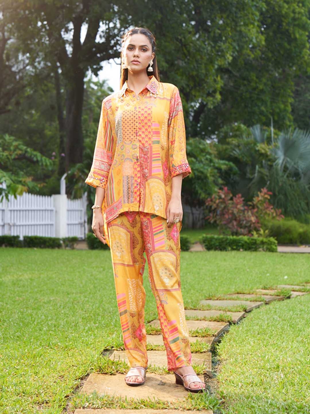 

Amchoor Ethnic Motifs Printed Shirt Collar Muslin Shirt & Trousers, Mustard