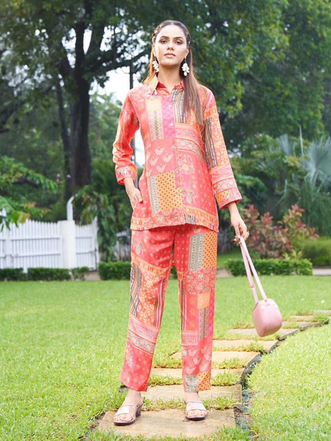 

Amchoor Ethnic Motifs Printed Shirt Collar Shirt & Trousers, Pink