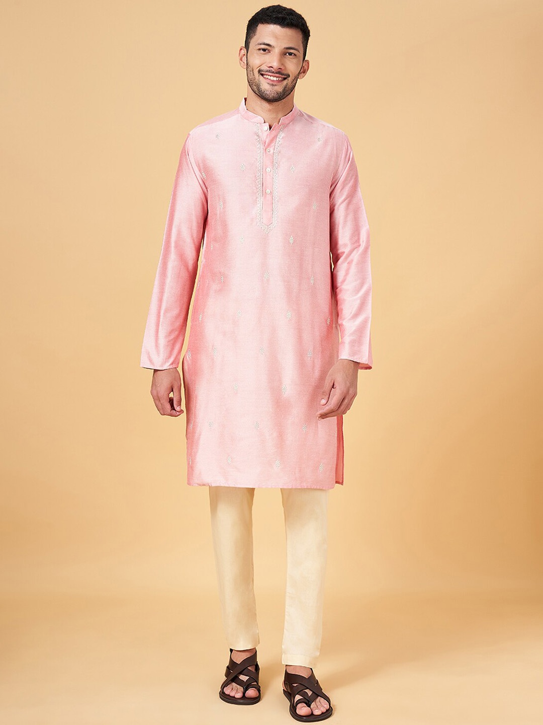 

indus route by Pantaloons Floral Embroidered Thread Work Regular Kurta, Pink