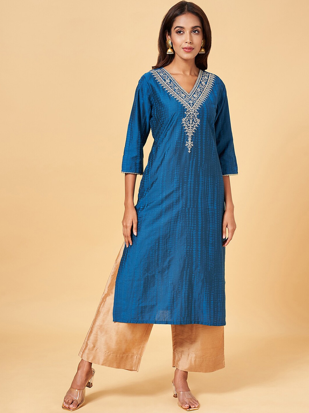 

RANGMANCH BY PANTALOONS Yoke Design Thread Work V-Neck Kurta, Blue