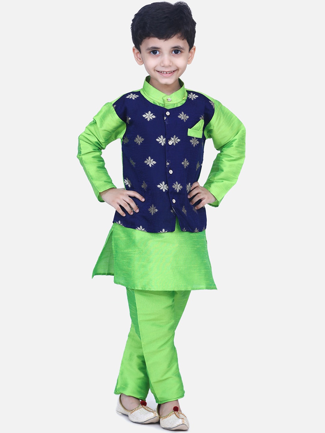 

BownBee Kurta And Pyjamas With Printed Nehru Jacket, Green