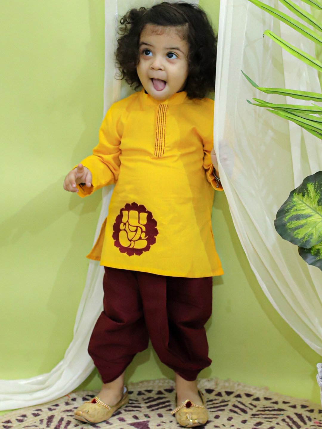 

BownBee Boys Ethnic Motifs Printed Pure Cotton Kurta with Dhoti Pants, Yellow