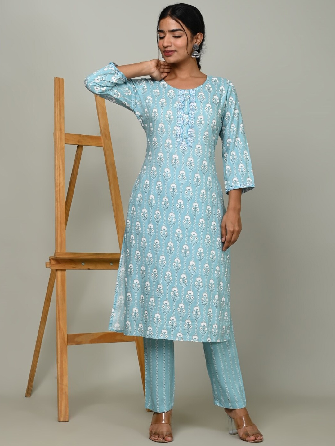 

Nishika Floral Printed Regular Thread Work Kurta with Trousers, Blue