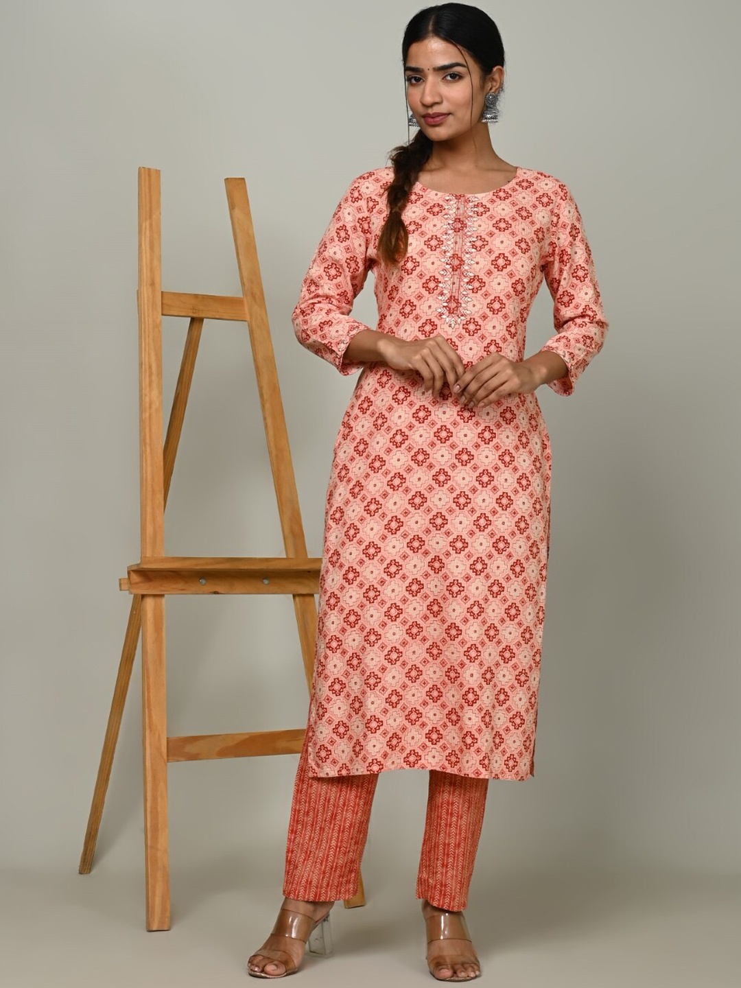 

Nishika Ethnic Motifs Printed Thread Work Kurta With Trousers, Pink