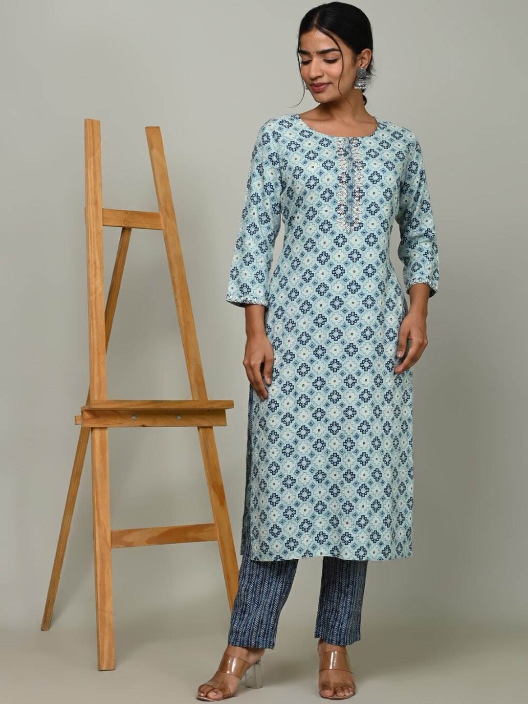 

Nishika Ethnic Motifs Printed Thread Work Kurta With Trousers, Blue