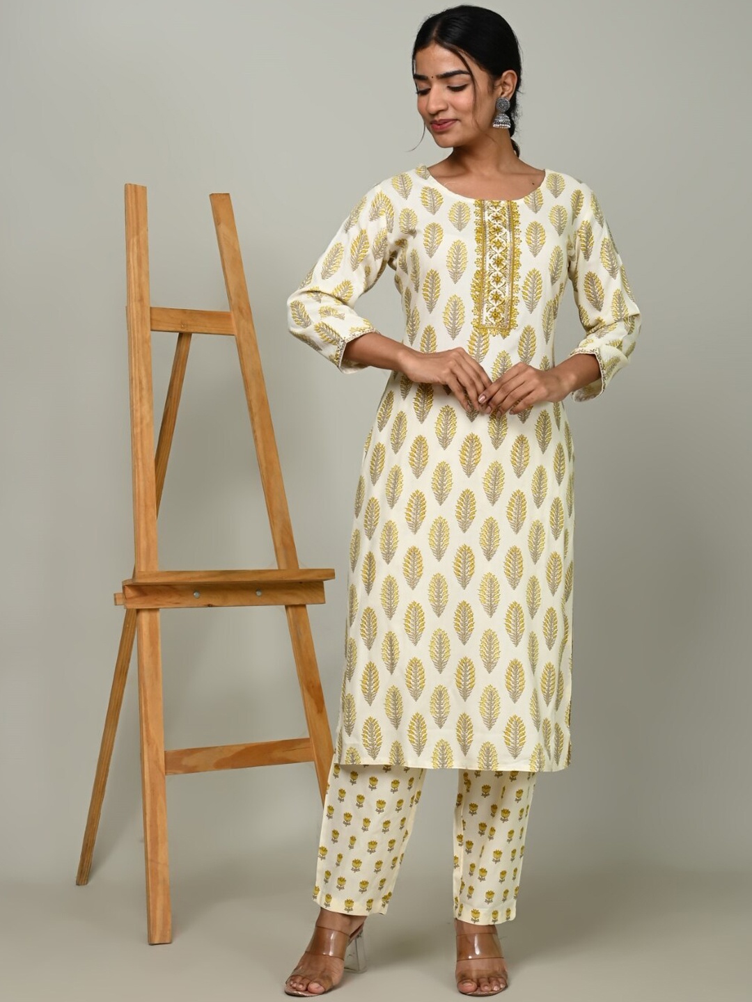 

Nishika Ethnic Motifs Printed Regular Thread Work Kurta with Trousers, Yellow