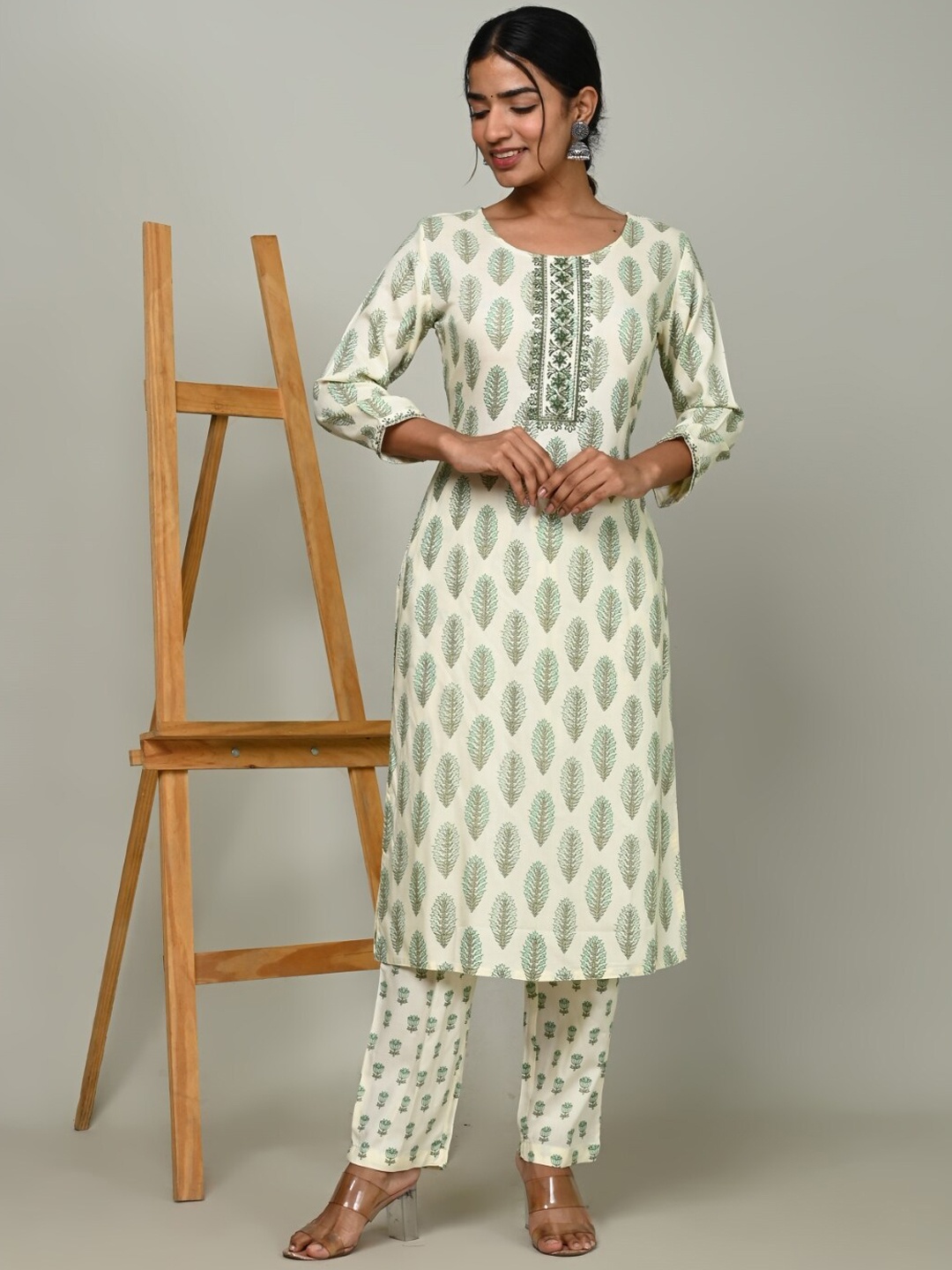 

Nishika Ethnic Motifs Printed Thread Work Kurta With Trousers, Green