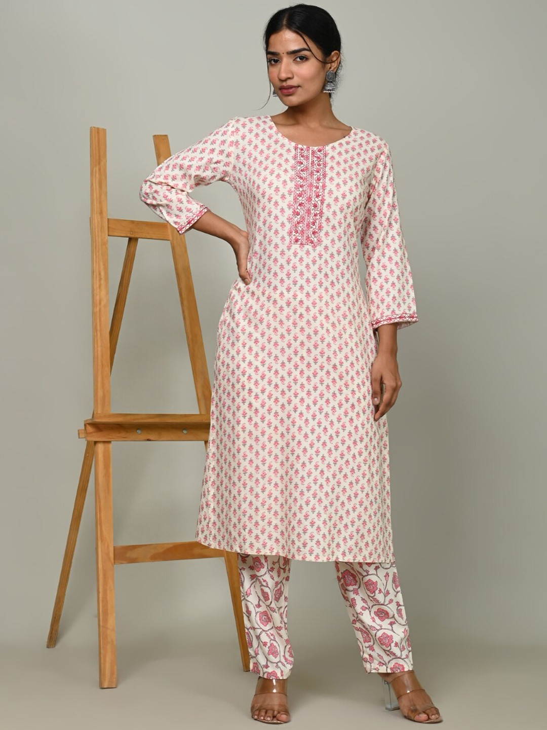 

Nishika Ethnic Motifs Printed Thread Work Kurta With Trousers, Pink