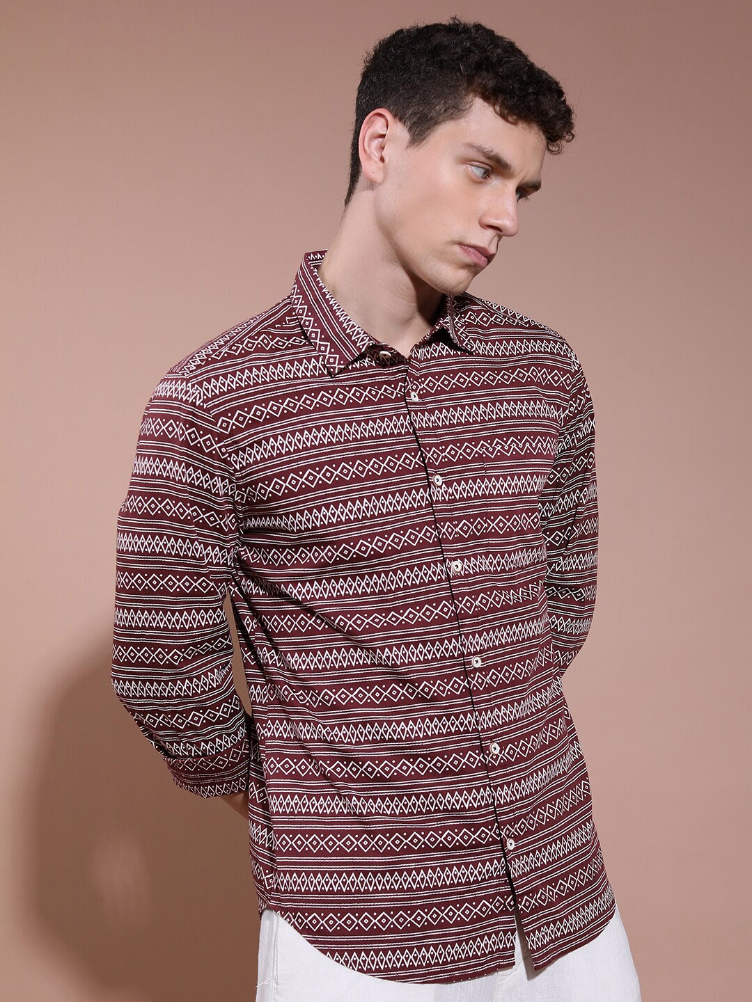

HIGHLANDER Geometric Printed Slim Fit Opaque Cotton Casual Shirt, Maroon