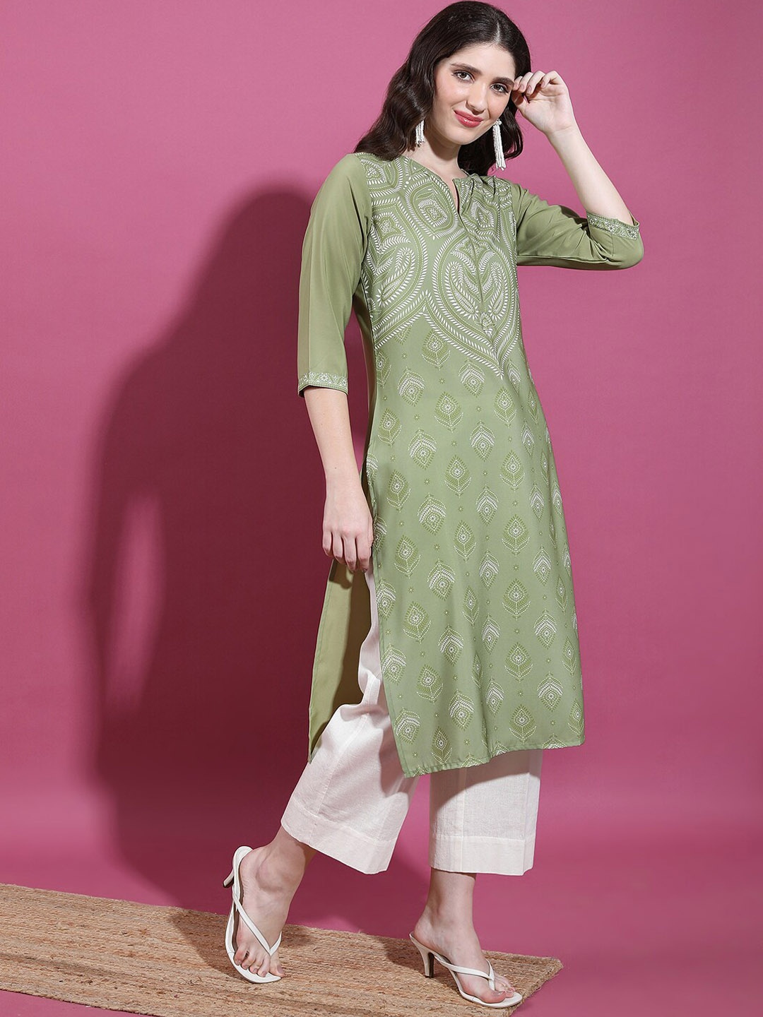 

Vishudh Geometric Printed Keyhole Neck Kurta, Green