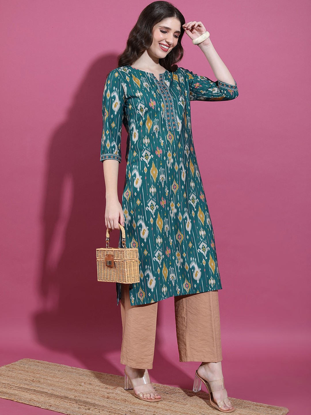 

Vishudh Round Neck Printed Kurta, Green