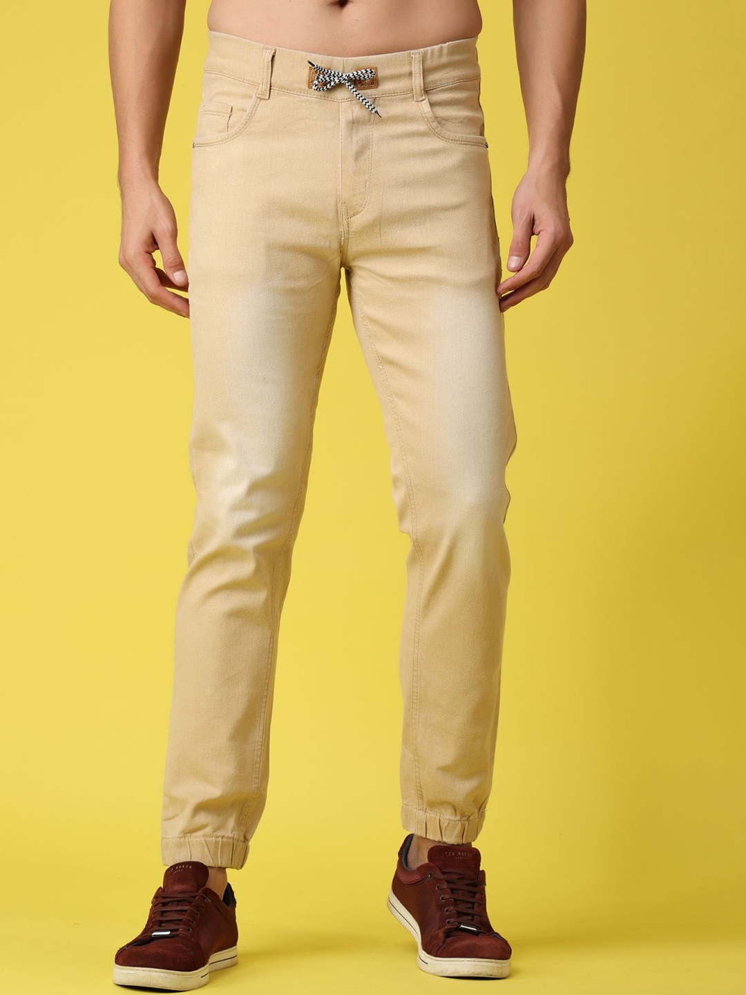 

Xee Men Yellow Comfort Regular Fit Mid-Raise Clean Look Heavy Fade Stretchable Jeans