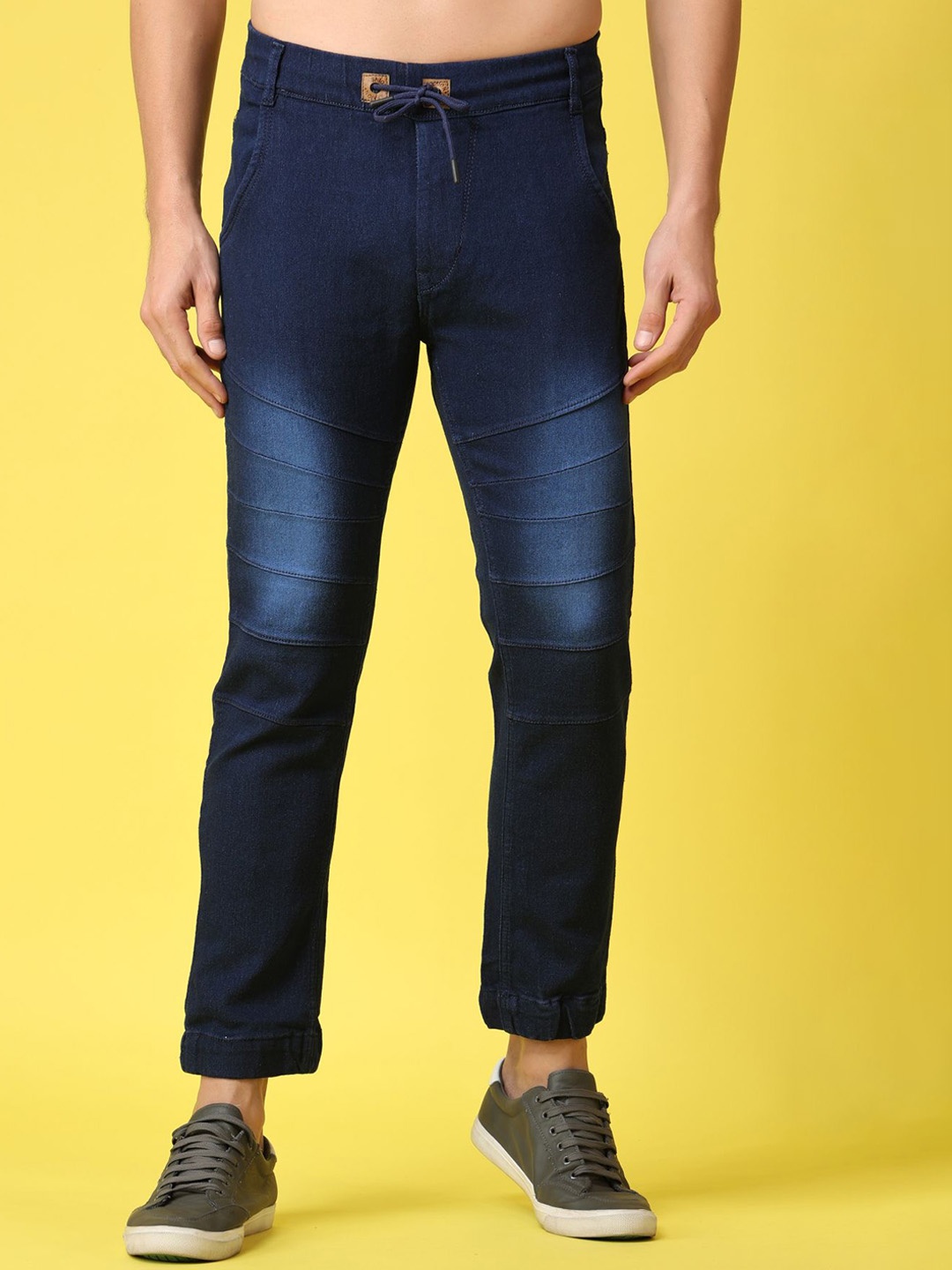 

Xee Men Navy Blue Comfort Regular Fit Mid-Raise Clean Look Light Fade Stretchable Jeans