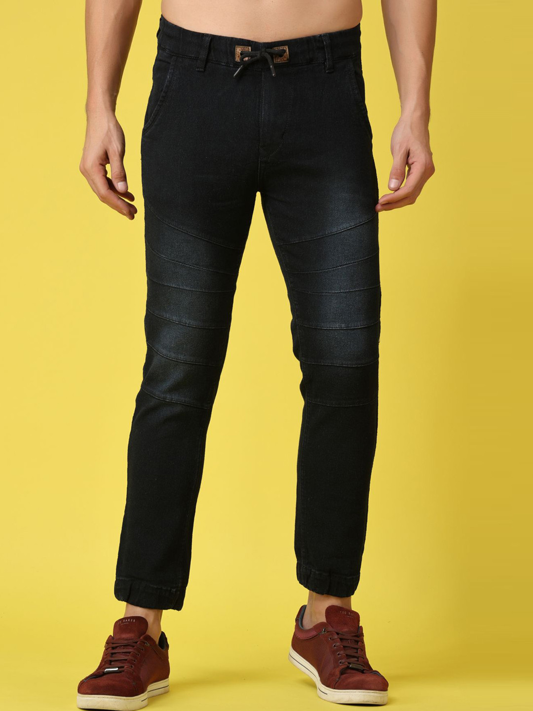 

Xee Men Black Comfort Regular Fit Mid-Raise Clean Look Light Fade Stretchable Jeans