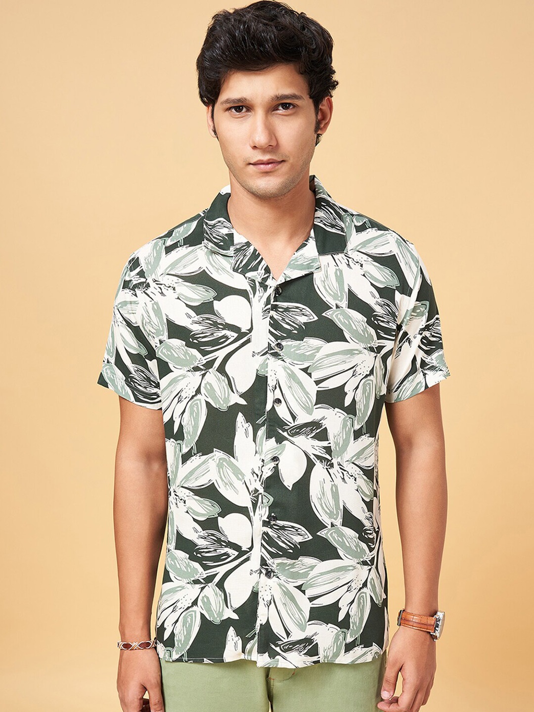 

Urban Ranger by pantaloons Slim Fit Tropical Printed Cotton Casual Shirt, Green