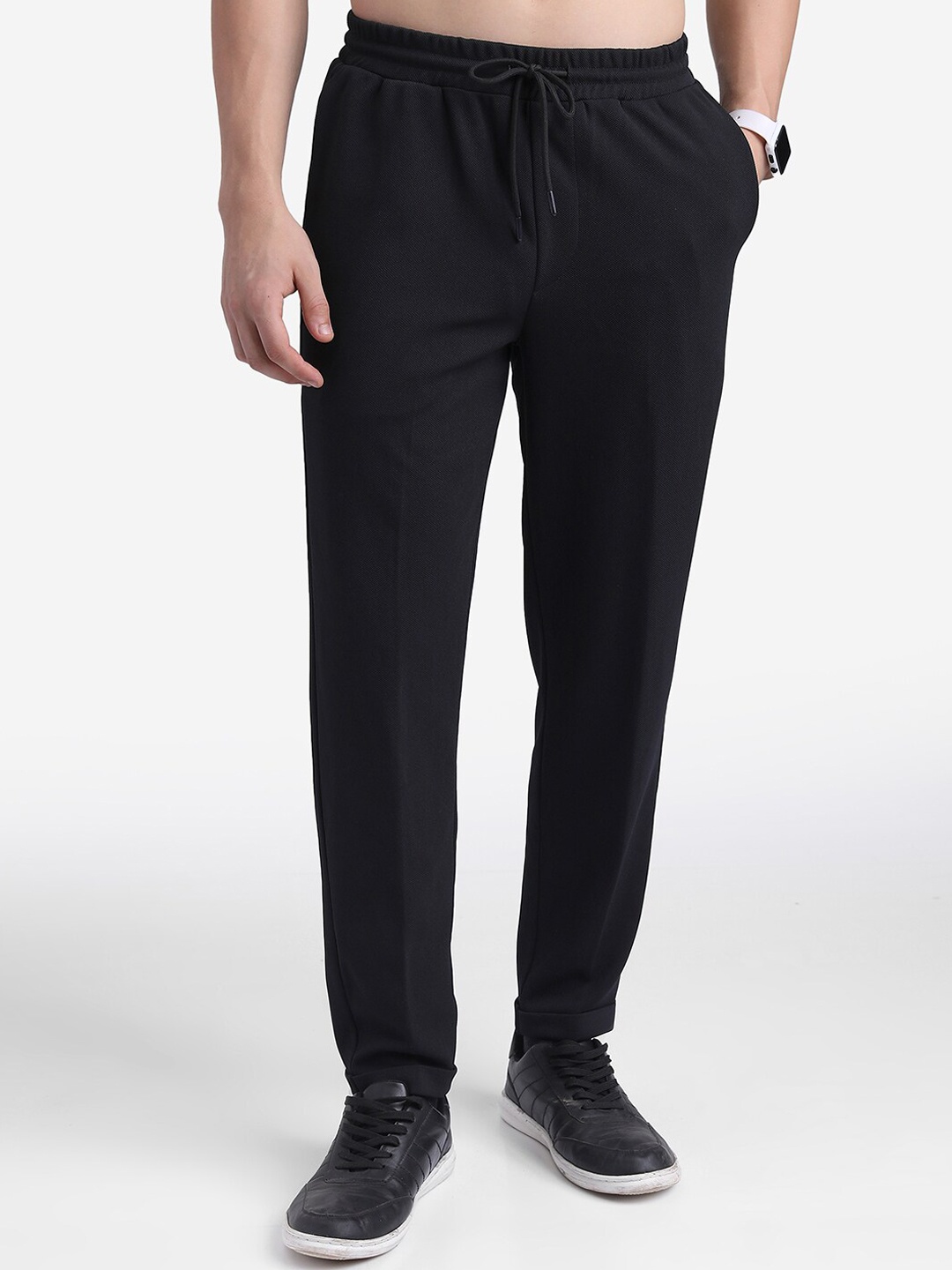 

HIGHLANDER Men Slim Fit Plain Regular Fit Trousers, Black