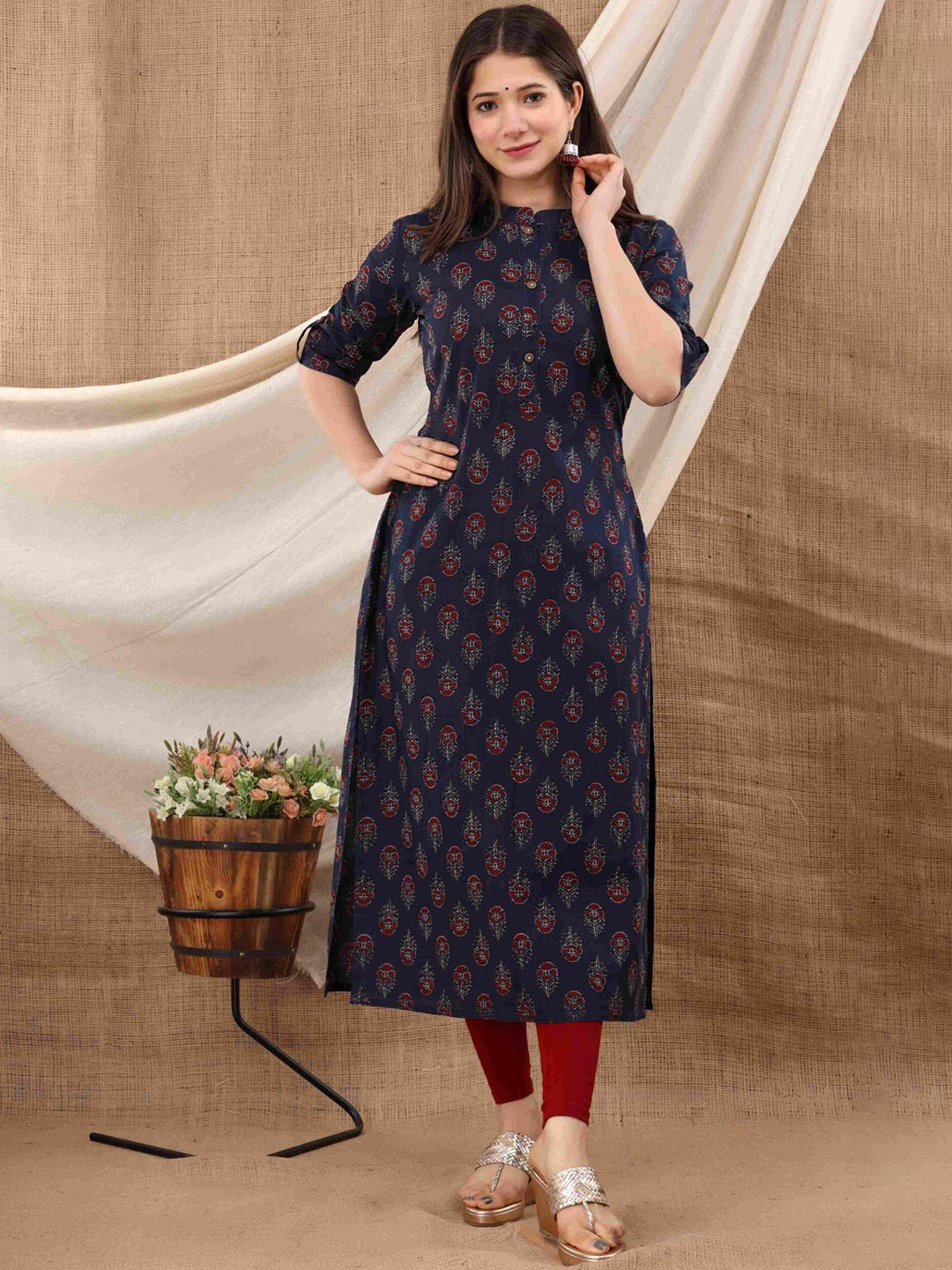 

Nishika Ethnic Motifs Printed Mandarin Collar Cotton Straight Kurta, Navy blue