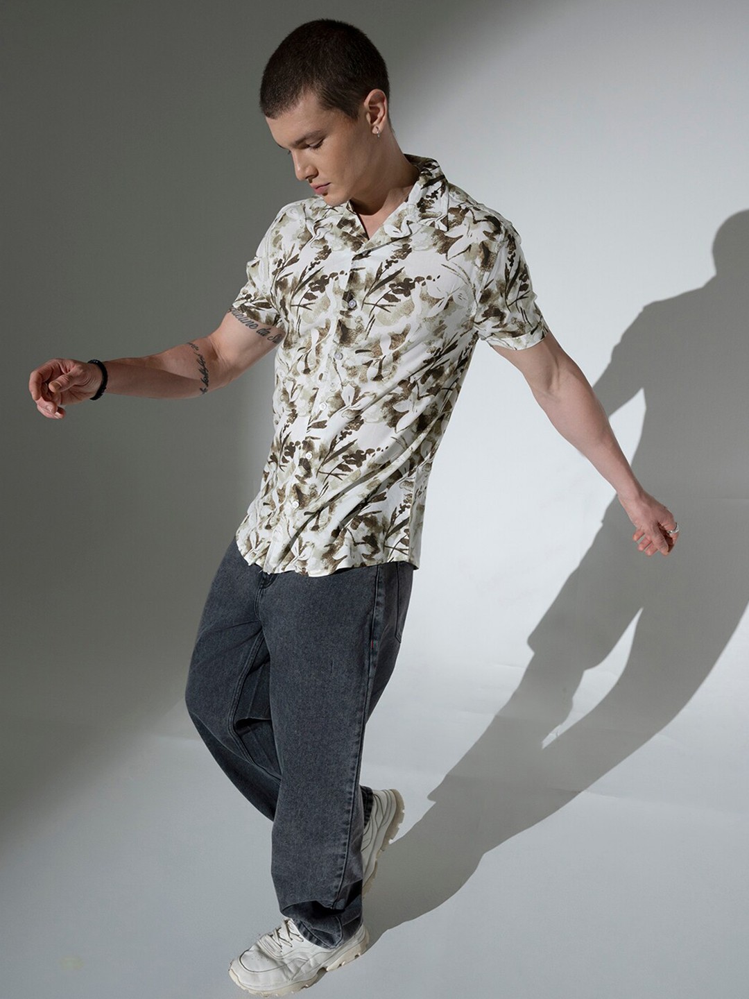 

Hubberholme Floral Printed Regular Fit Opaque Printed Casual Shirt, Off white