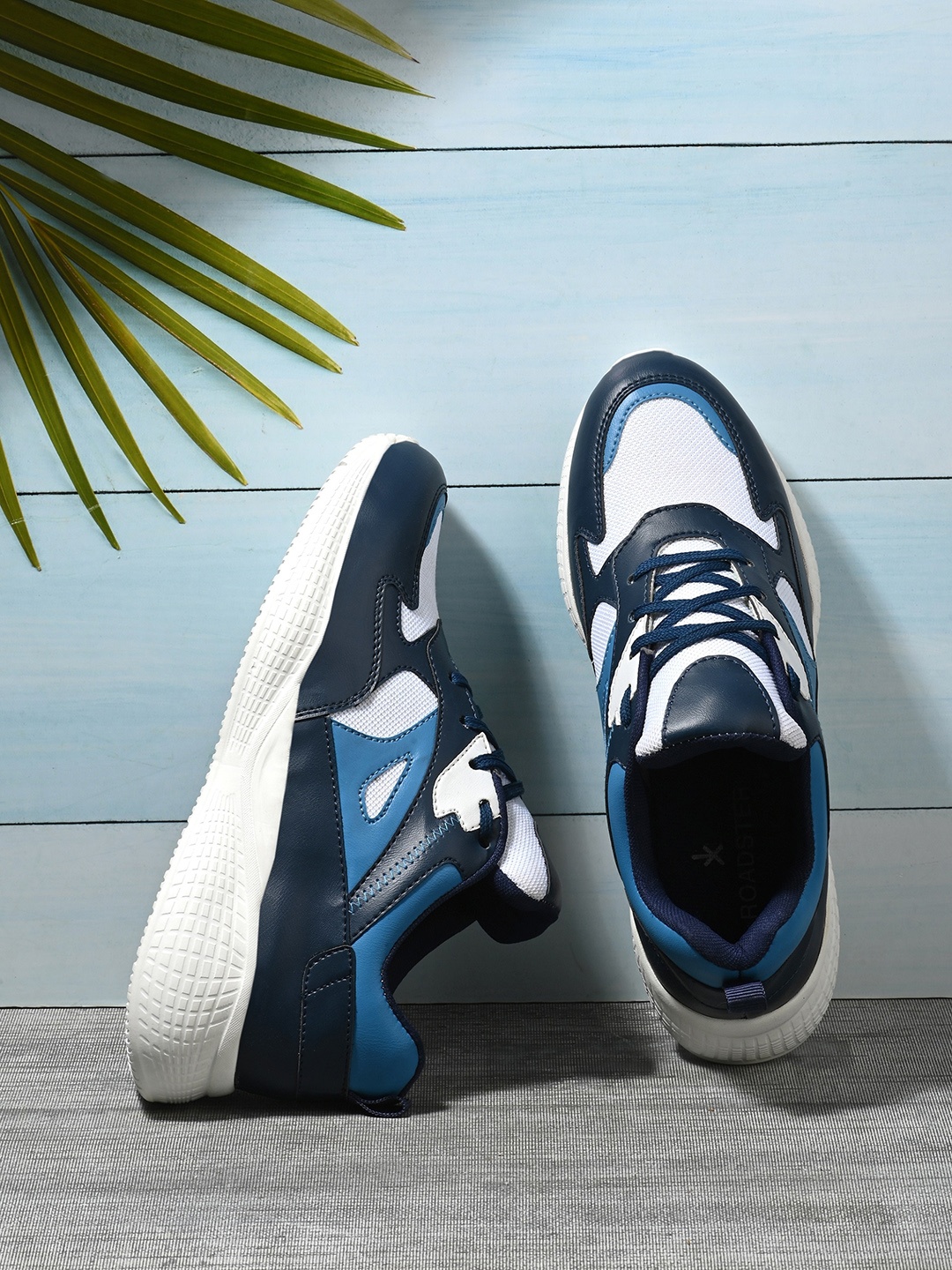 

The Roadster Lifestyle Co. Men Colourblocked Lightweight Comfort Insole Sneakers, Blue
